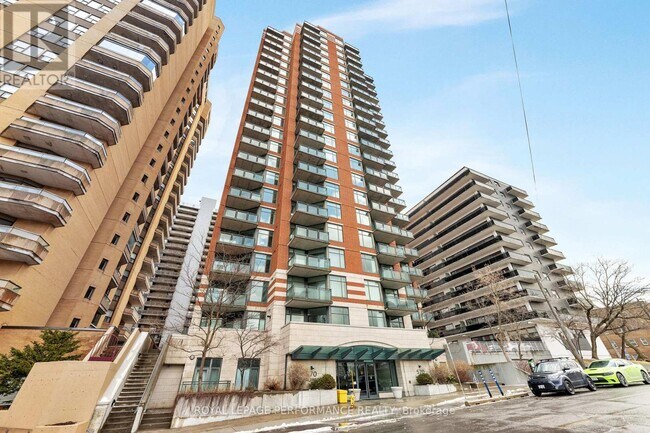 Building Photo - 570 Laurier Ave W