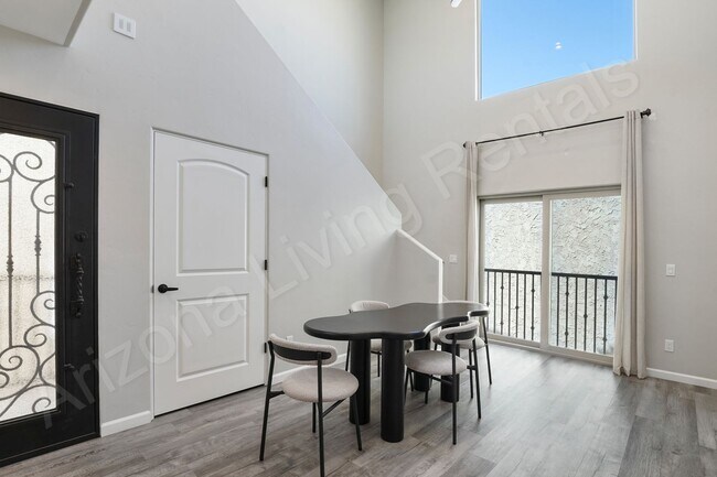 Foto del edificio - FURNISHED RIVERWALK TOWNHOME