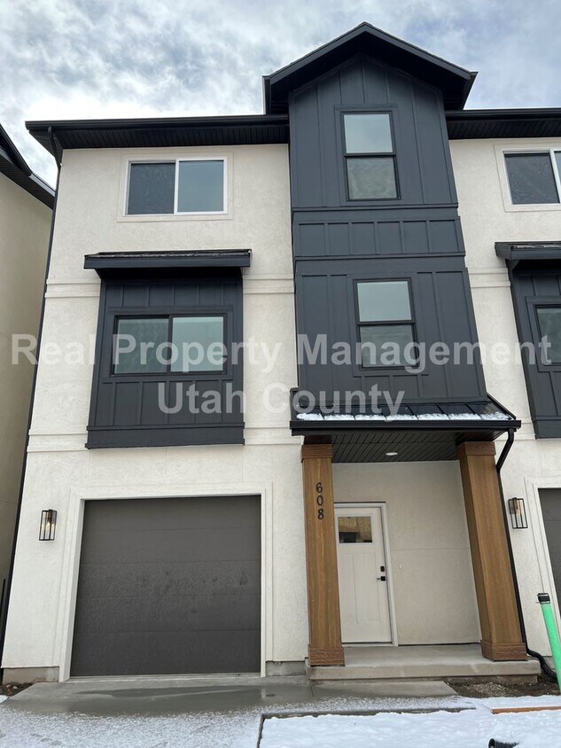 Primary Photo - Half off 1st month rent! New lower rent!