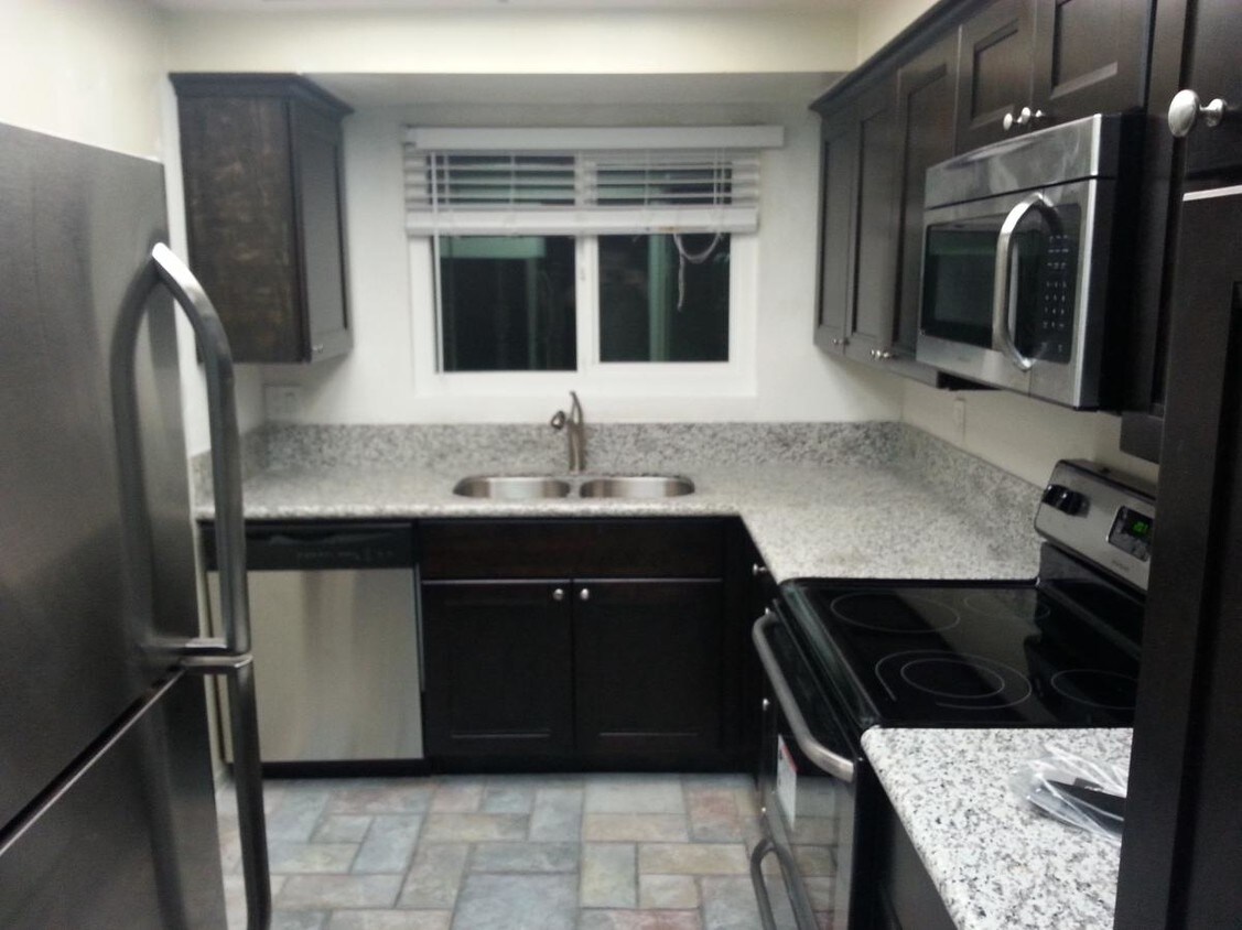 12170 Rancho Bernardo Rd, San Diego, CA 92128 Condo for Rent in San