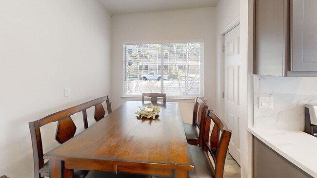 Building Photo - Carruth Ave &amp; Home Ave