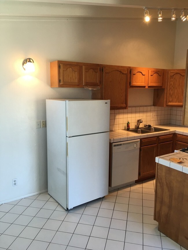 Foto del edificio - 325 E 17th Pl