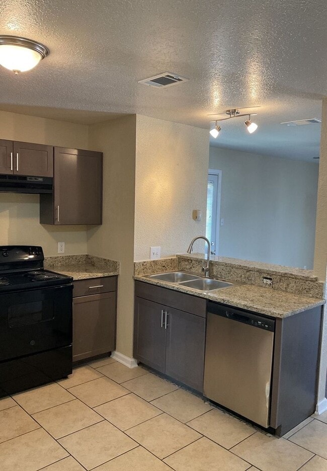 Foto del edificio - COMING SOON!