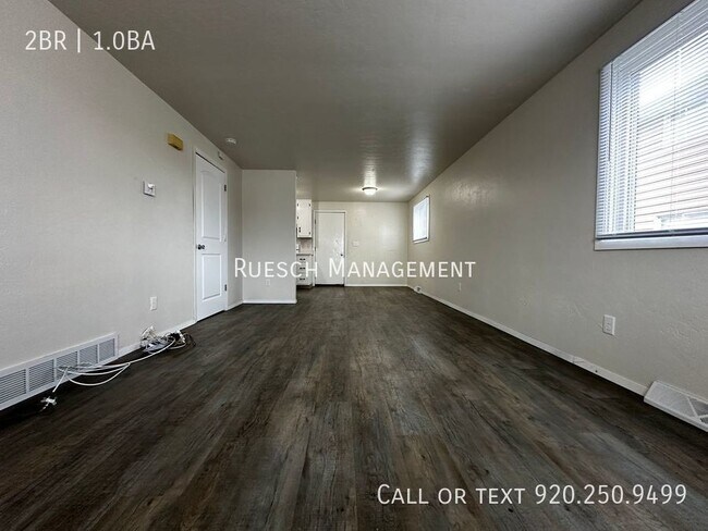Building Photo - Recently Renovated 2 Bedroom 1 Bath Townho...