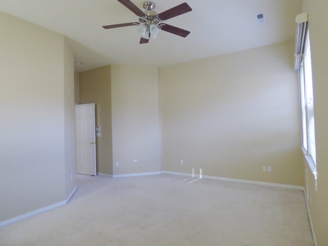 Building Photo - 5342 NW Skycrest Parkway