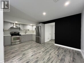 Building Photo - 7 Robert Green Crescent