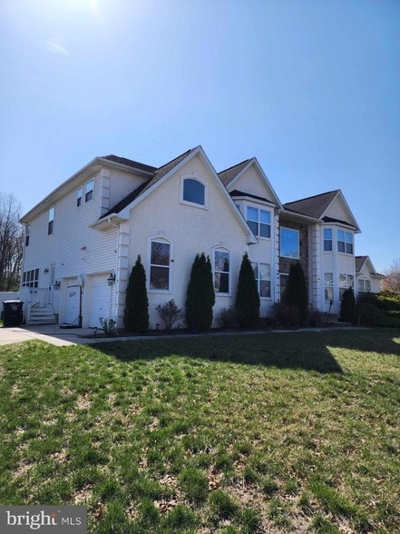Building Photo - 2020 Paddock Ln