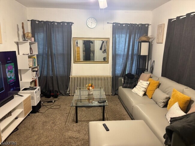 Foto del edificio - 22 Hillcrest Rd