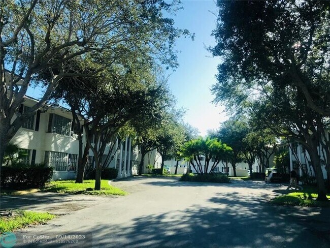 Foto del edificio - 2251 NE 66th St