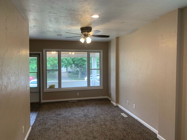 Foto del edificio - 321-321 Caroline St