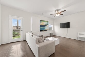 Building Photo - 27926 Western Crk Ct