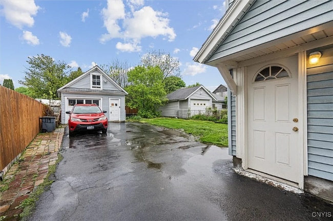 Foto del edificio - 119 Charles Ave