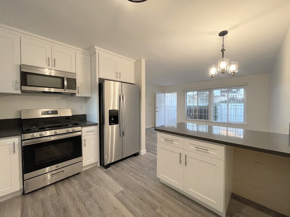 Primary Photo - 525 Avenue C