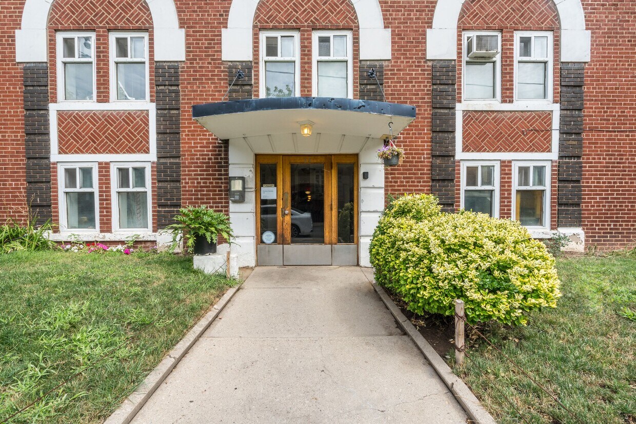 28 Balmoral Ave, Toronto, ON M4T 3A7 Apartments 28 Balmoral Ave