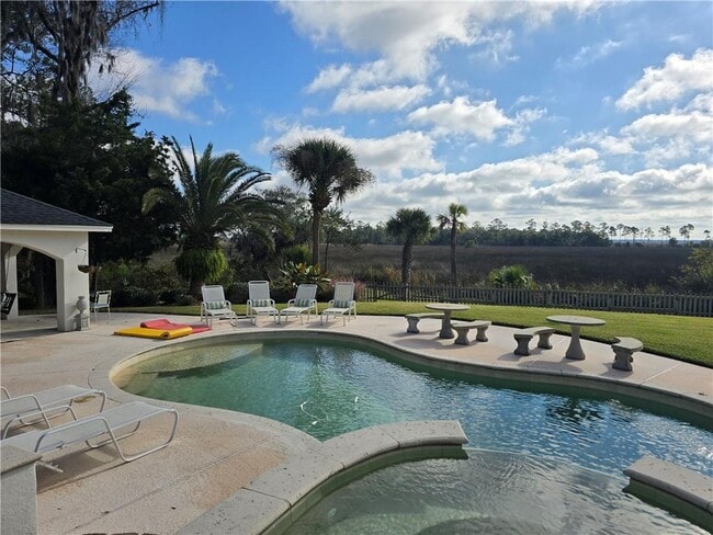 Building Photo - 205 Sutherland Dr