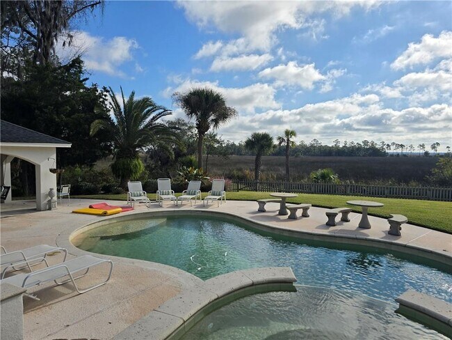 Foto del edificio - 205 Sutherland Dr