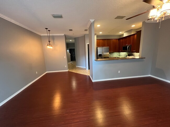 Building Photo - 638 Pinebranch Cir