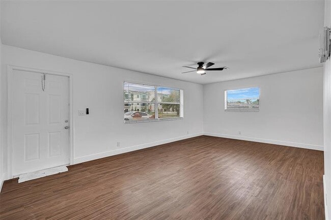 Building Photo - 420 SW 27th Terrace