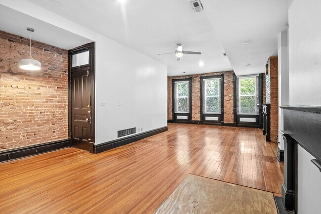 Building Photo - 2106 Cherokee St