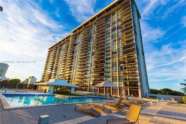 Foto del edificio - 600 NE 36th St