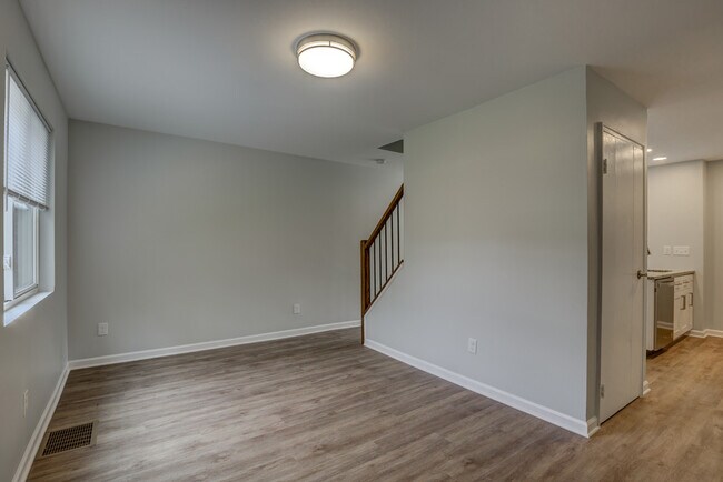 Foto del edificio - 5425 Stewart Ave