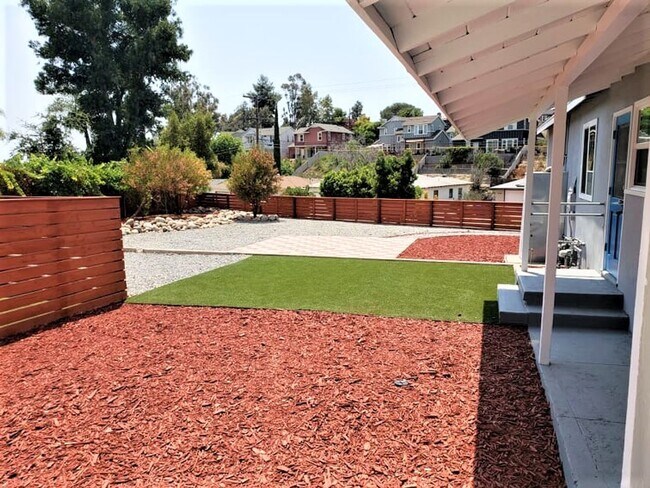 Building Photo - BERKELEY DRIVE DUPLEX