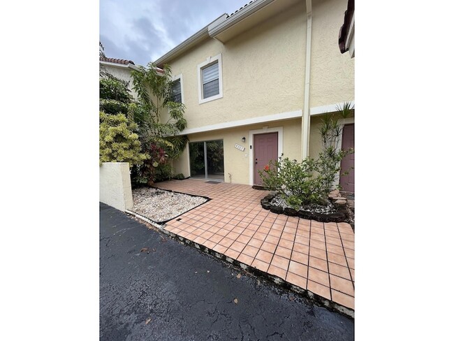 Building Photo - 4305 Coral Springs Dr