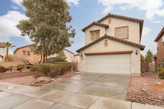 Building Photo - Over 2000 sq ft NE valley home