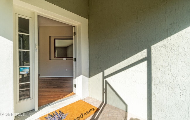 Foto del edificio - 1325 Fairway Village Dr