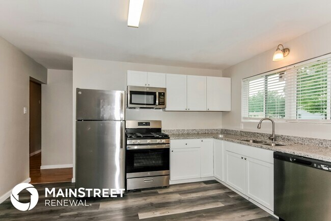 Building Photo - 330 Moule Dr