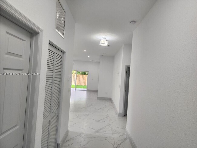 Foto del edificio - 218 SW 1st Ave