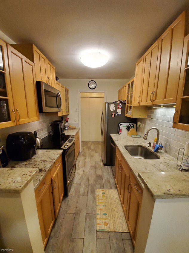 Primary Photo - 1 br, 1 bath Condo - 180 Glenbrook Rd