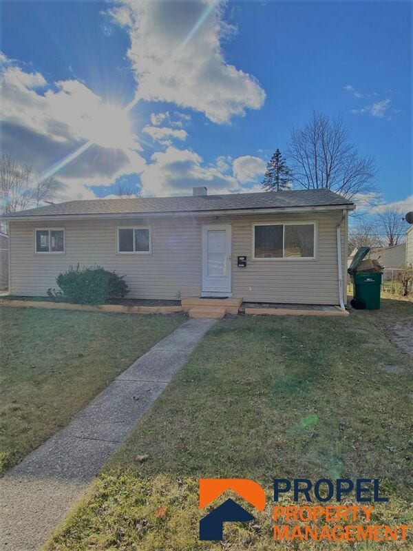 Primary Photo - 1201 Red Leaf Ln