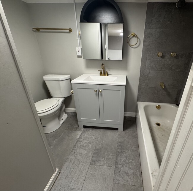 Building Photo - 2101 Delesseps Ave