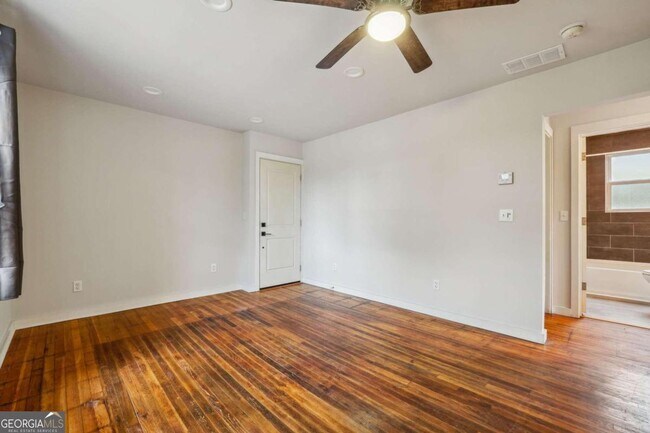 Foto del edificio - 22 Chappell Rd NW