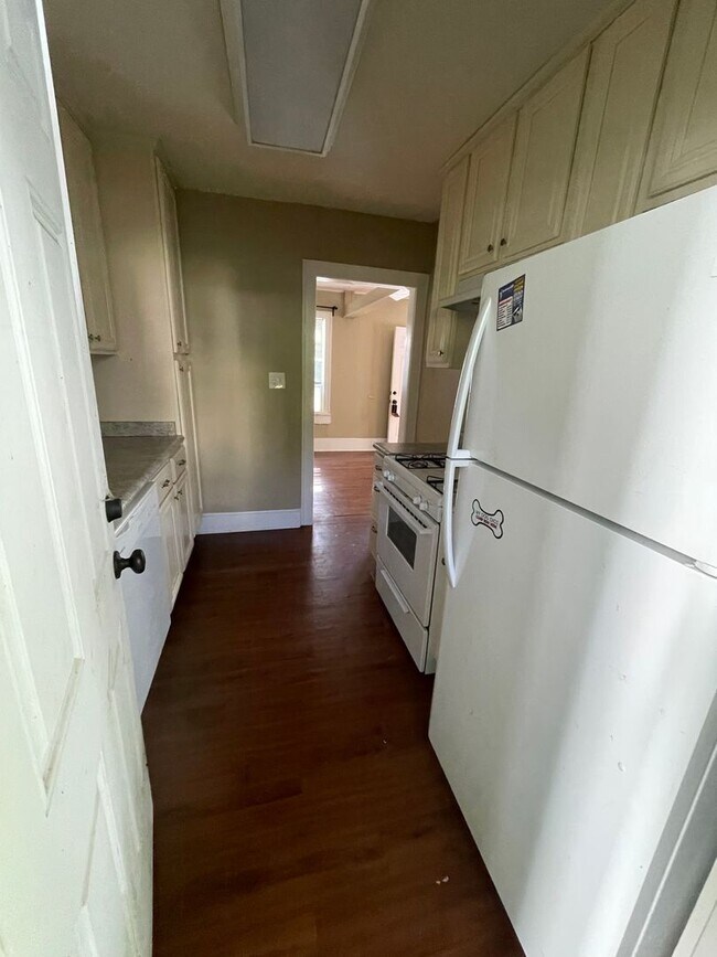 Foto del edificio - 2 Bedroom Apartment in Highland!