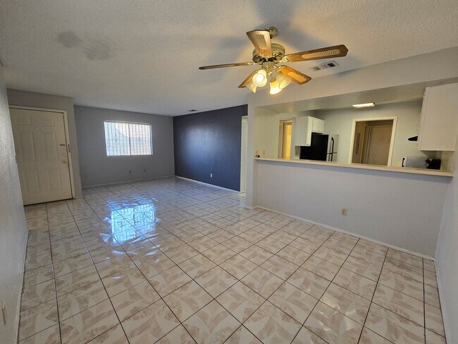 Foto del edificio - A Fabulous 2 Bed, 2 Bath, 1 Car Attached G...