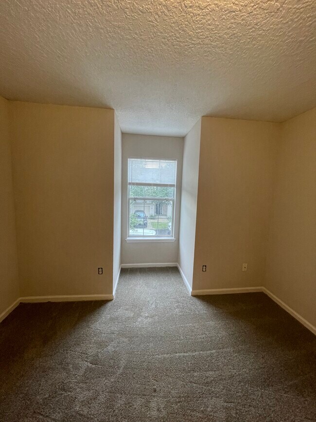 Foto del edificio - 5260 Collins Rd