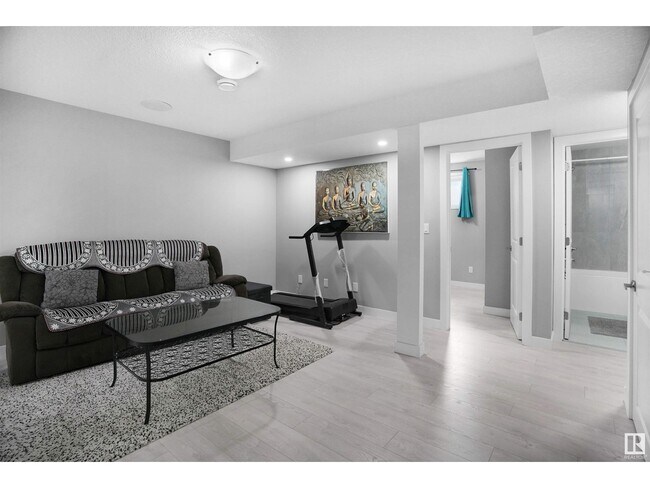 Photo du bâtiment - 2333 Wonnacott Crescent