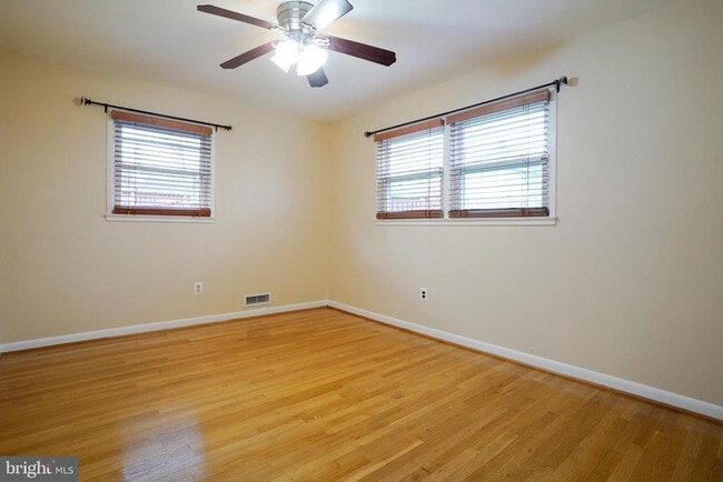 Building Photo - 2017 N Cameron St