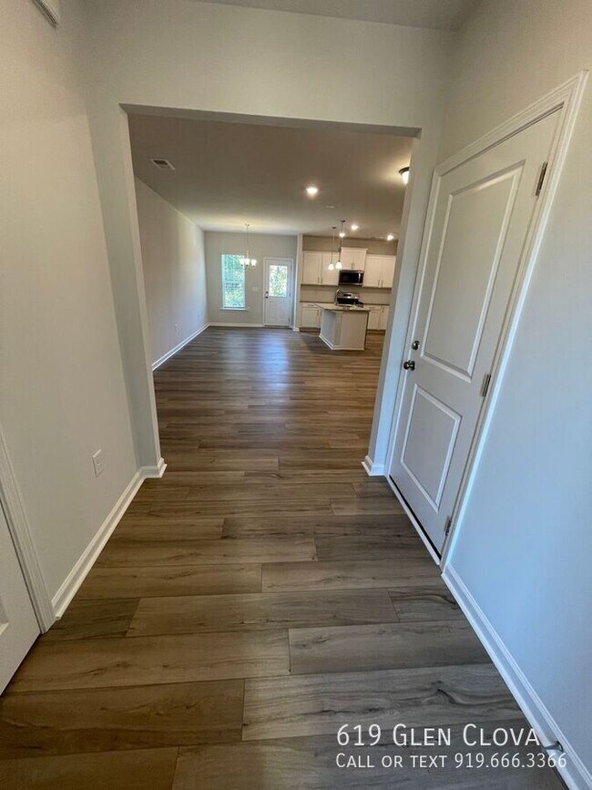 Foto del edificio - 619 Glen Clova Glen