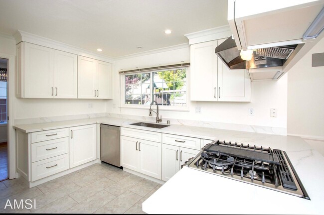 Building Photo - 4 br, 3 bath House - 263 Knight Drive