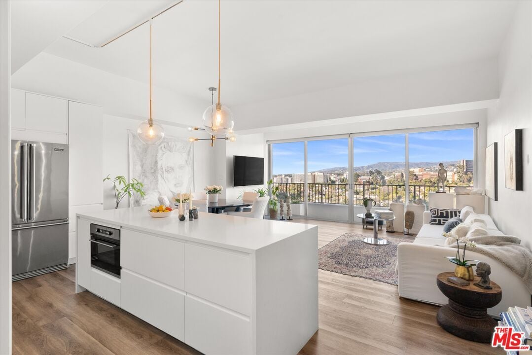 Foto principal - 10501 Wilshire Blvd