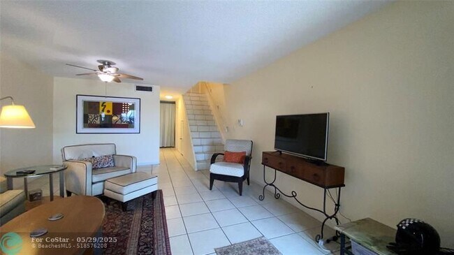 Foto del edificio - 2851 NE 60th St