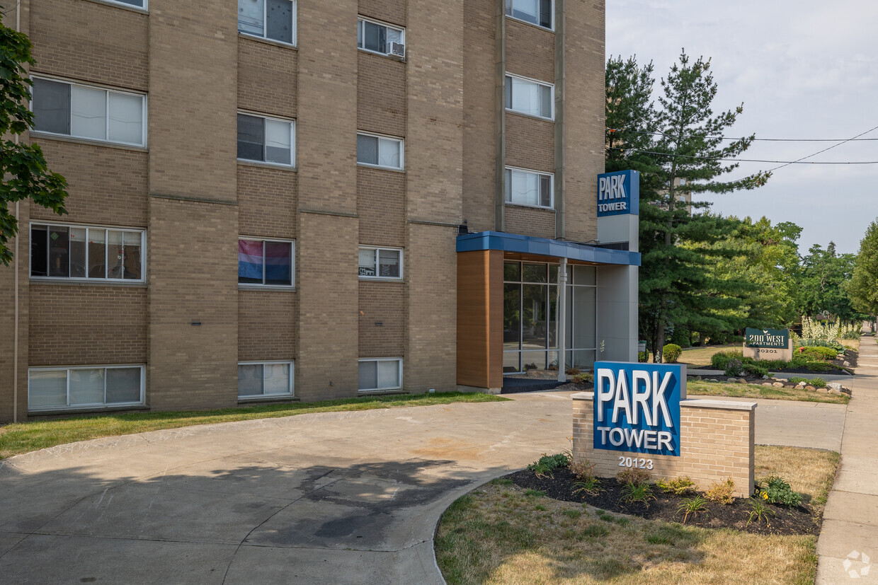 Primary Photo - Park Tower Apartments