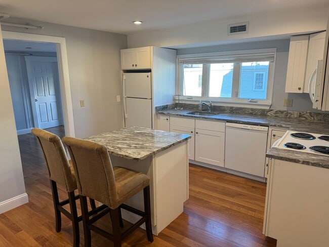 Photo - 6 Cherry St (Danvers, MA) Apartments