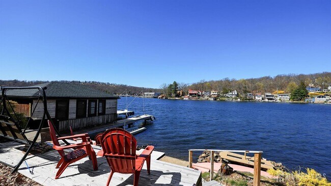 Building Photo - 373 Lakeside Blvd