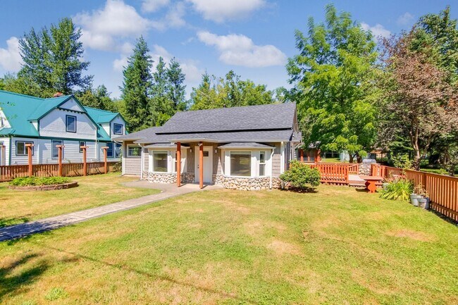 Foto del edificio - Ravensdale 3 bedroom, 2 bath home- remodeled- Park like setting.