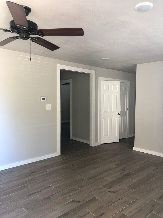 Foto del edificio - NEW CONSTRUCTION 2 bed 1 bath duplex