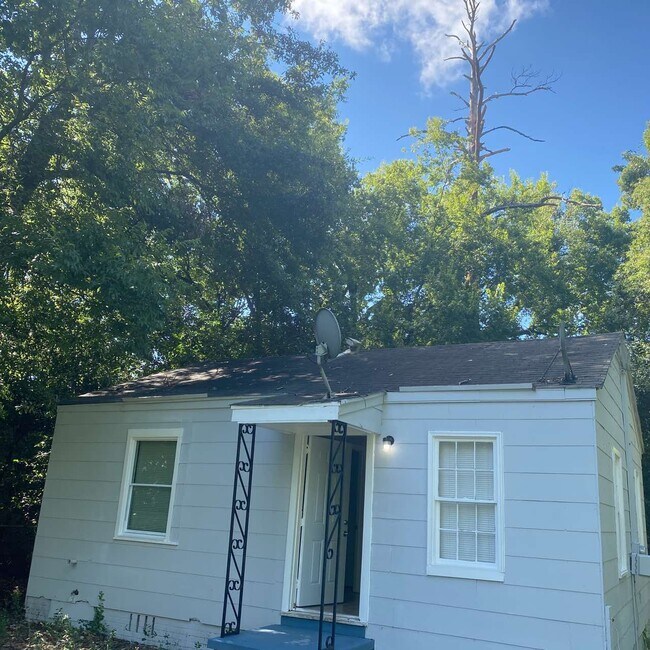 1240 Rocky Creek Rd, Macon, GA 31206 House for Rent in Macon, GA